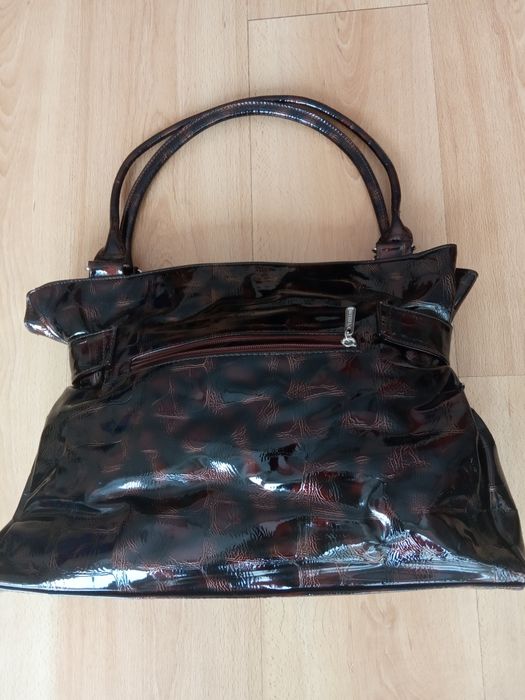 Sprzedam nową torebkę lakierowaną