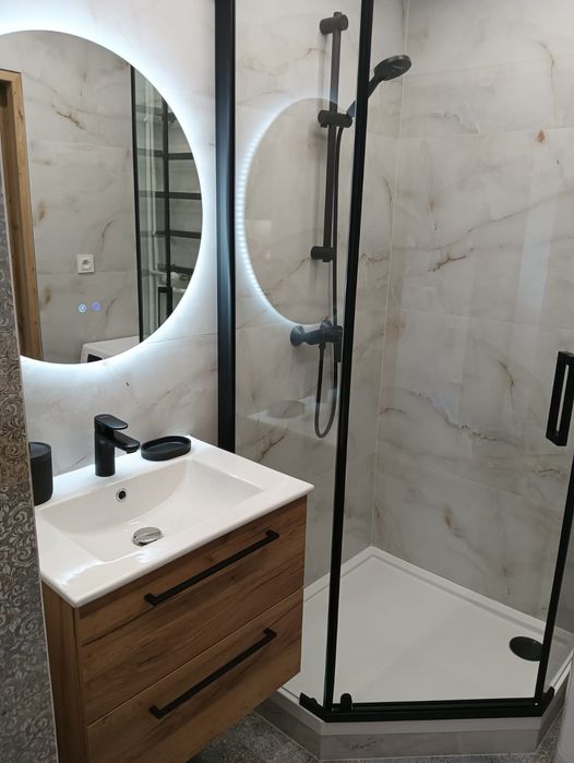 Płytkarz, glazurnik. Układanie płytek.  Remont łazienki.