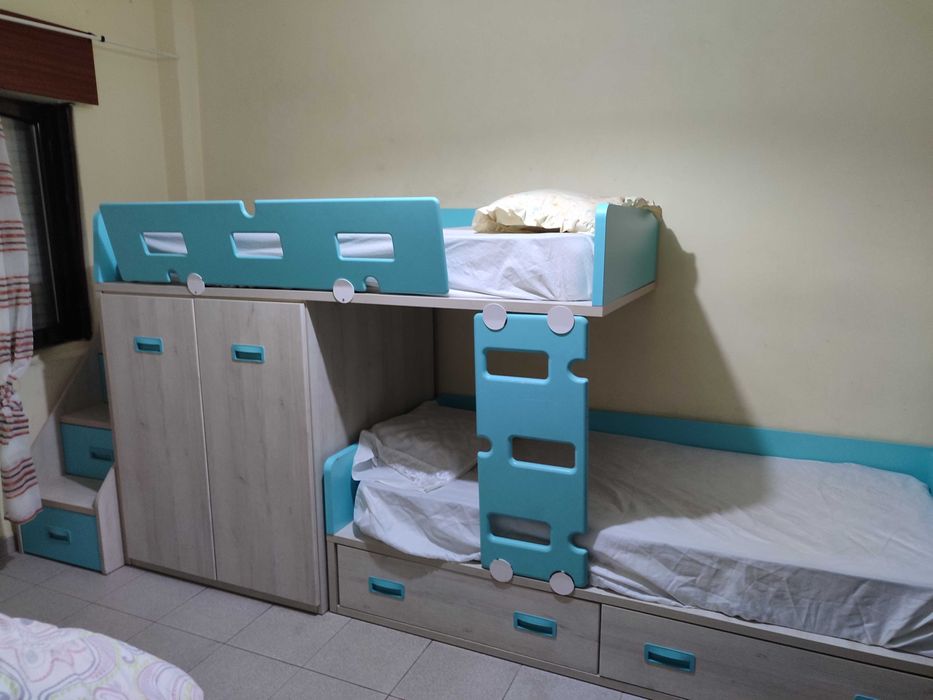 Cama beliche com gavetas e Guarda roupa colchão incluido