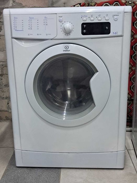 продаю стиральную машину идезит 7 кг