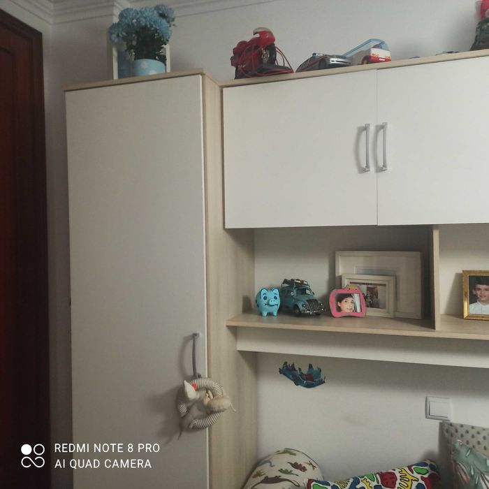 mobilia usada uma sala de jantar e um quarto de criança dos meus netos