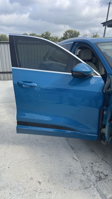 Автозапчастини аудіПередні праві двері е трон дверка права ауді н трон