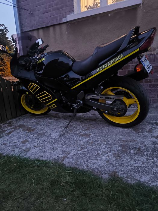 | Suzuki RF 900r |