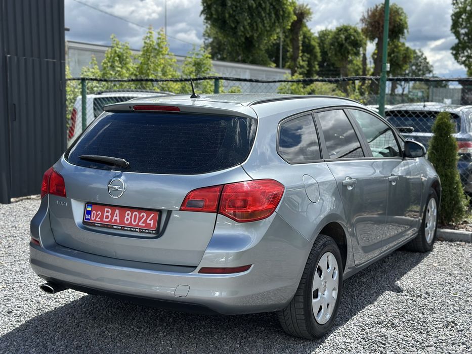 Продам Opel Astra J 2011