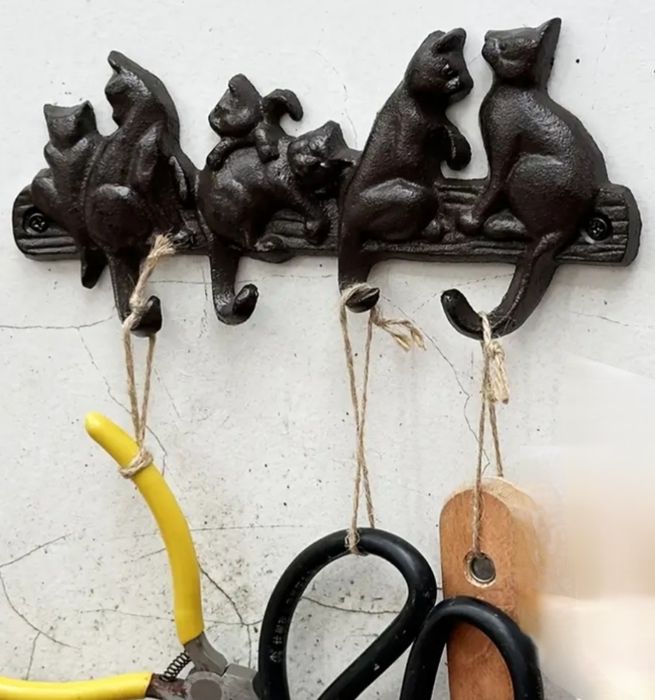 Cabide de Ferro com Gatos