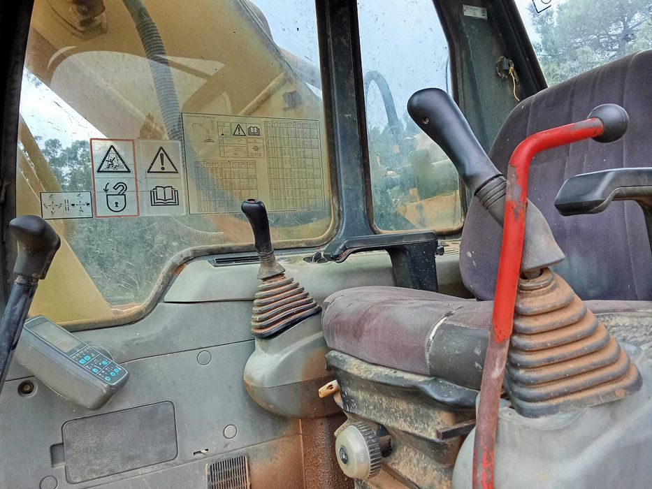 Escavadora Komatsu PC240-6