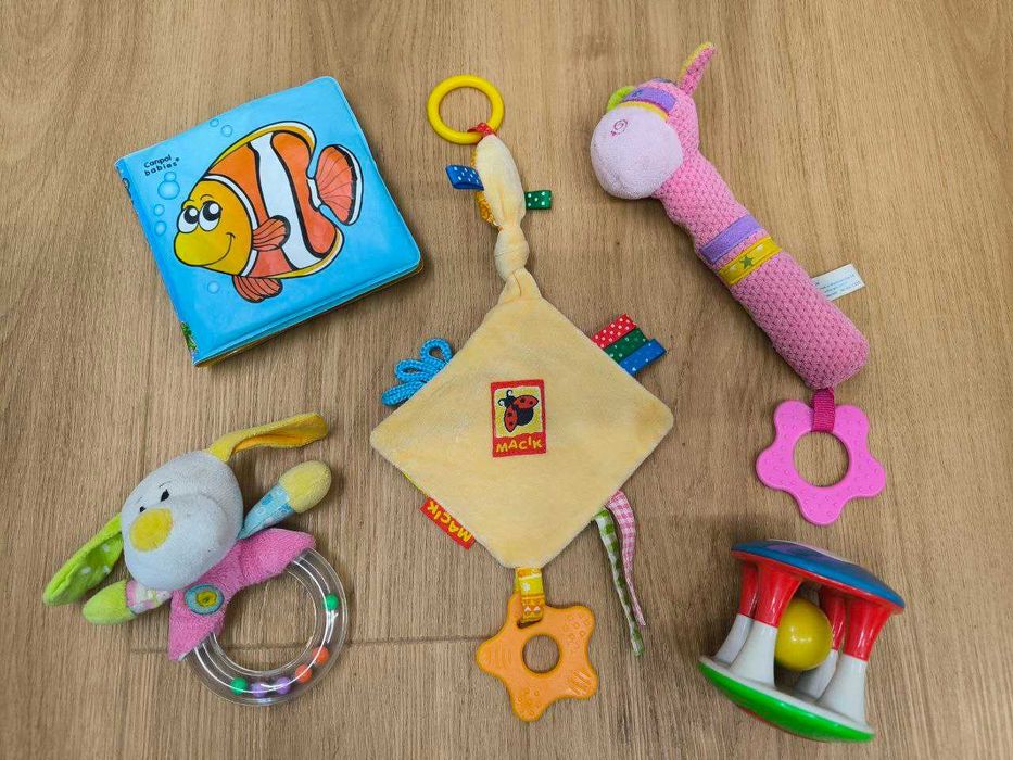 Іграшки для немовлят усі разом