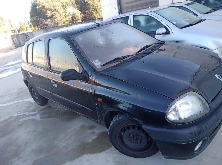 Clio 98, 1.4 (850€ )