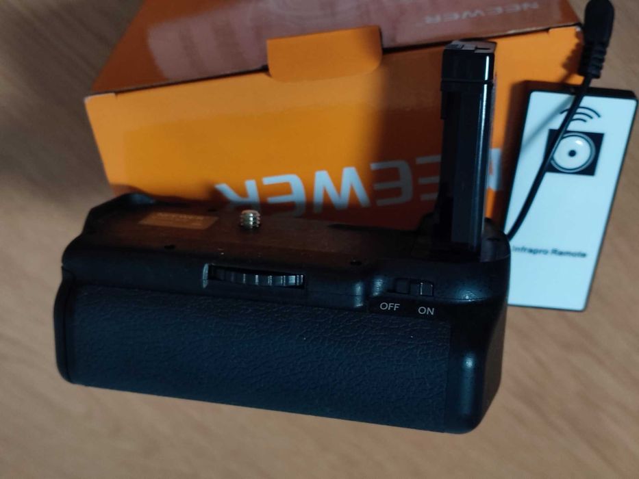 Punho Battery Grip Neewer BG-2T para Nikon D5500 - máquina fotográfica