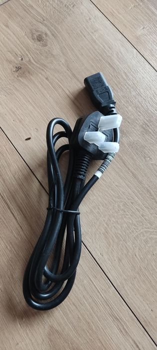 Kabel zasilający UK (3-pin) – IEC C13 – 1 metr