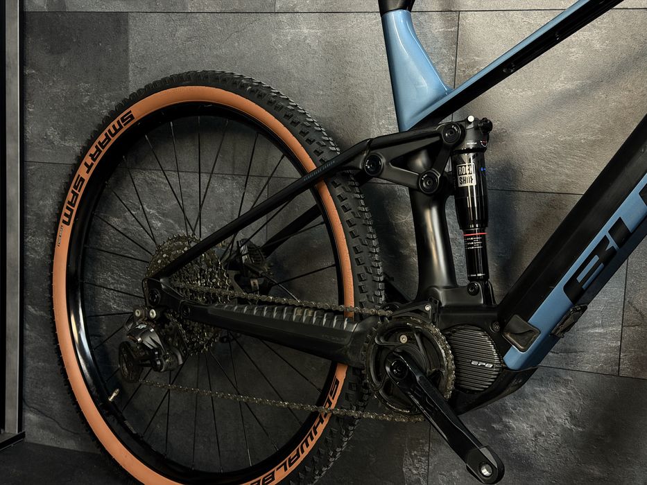 Bulls Sonic Evo Am SL 2 двопідвісний карбоновий електровелосипед