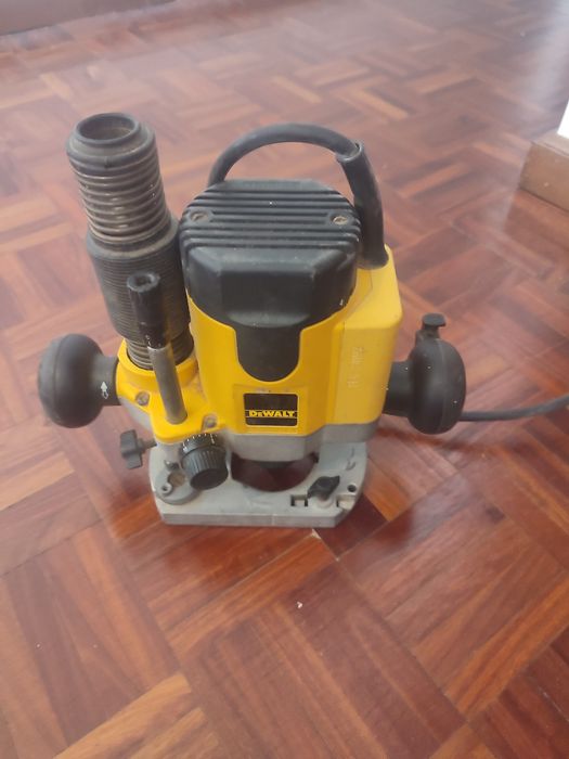 Tupia Dewalt DW621-QS