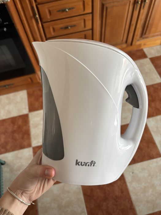 Chaleira elétrica branca