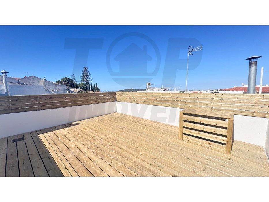 Moradia V2 reabilitada com vista para o mar - Centro Loulé - 630.000€