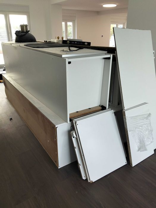 5 módulos roupeiro alto da IKEA com espelhos