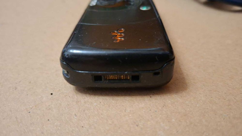 Sony Ericsson W810i  в комплекті