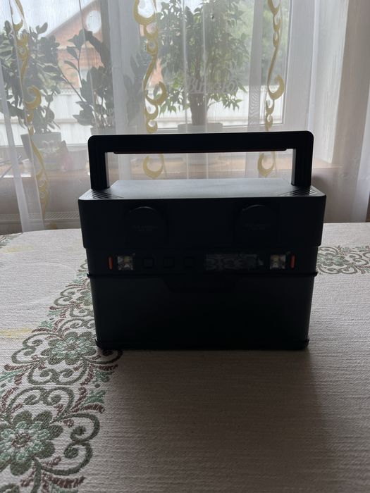 Портативна електростанція Allpowers S700 (з сонячною батареєю)