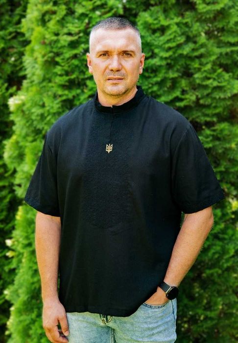 Чоловіча вишиванка лляна сорочка чорна з довгим і коротким рукавом