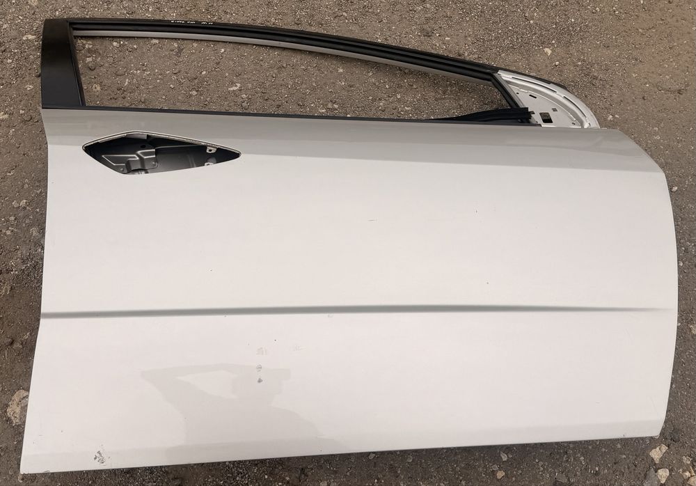 Дверка передня права Honda Civic VIII UFO