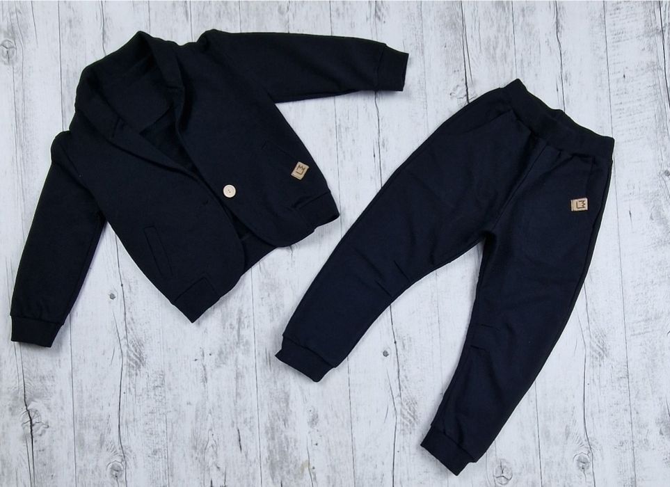 Garnitur chlopiecy 92/98 czarny  bawełniany Marynarka bluza I spodnie