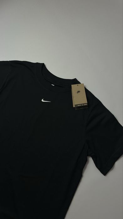 Жіноча футболка Nike
