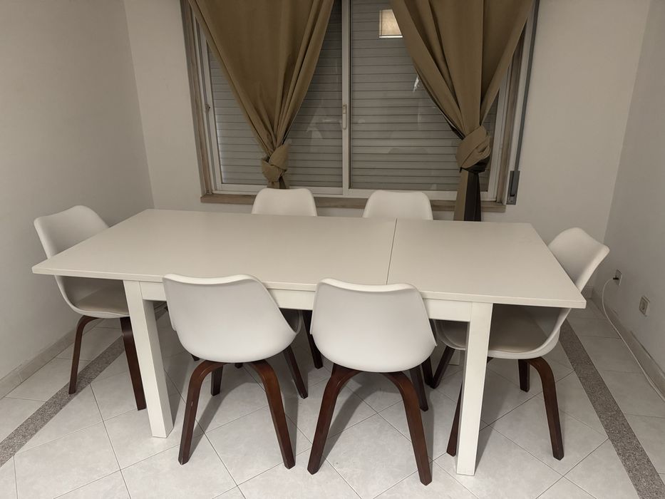 Vendo mesa branca com 6 cadeiras