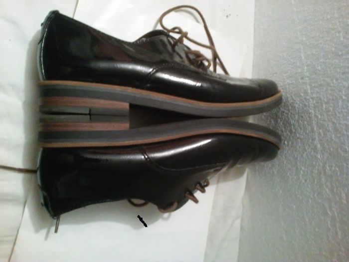 buty oxfordy lakierowane Marco Tozzi roz.38/39 jak nowe