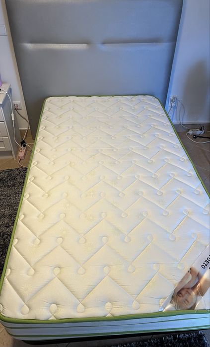 Cabeceira , estrado e colchao