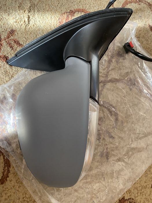 Праве дзеркало на Golf6 універсал