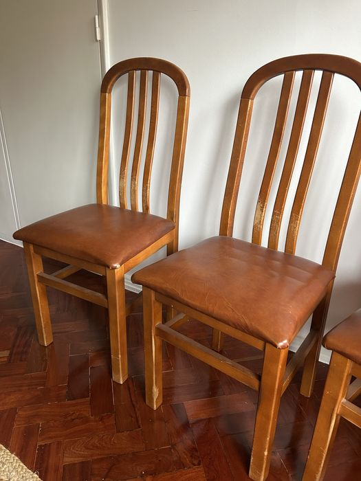 3 cadeiras de madeira