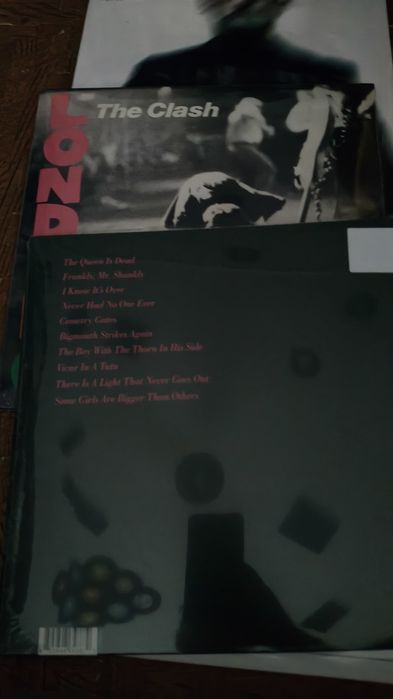 The Smiths
Queen is Dead 

Love 
 Forever Changes 

Moby 
Remixes 2lps 

Vários 
Tribute to Velvet underground 2lps 
Selados
60€