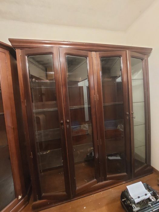 Armário estante com portas