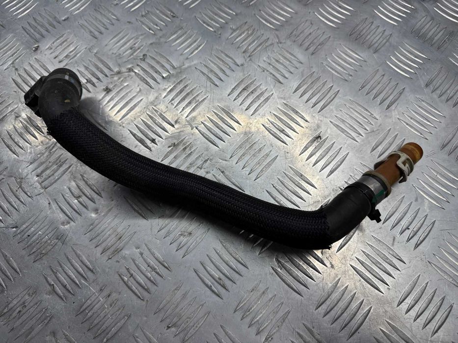 Патрубок охлаждения  chrysler 200 2.4 патрубок печки 68104972AA