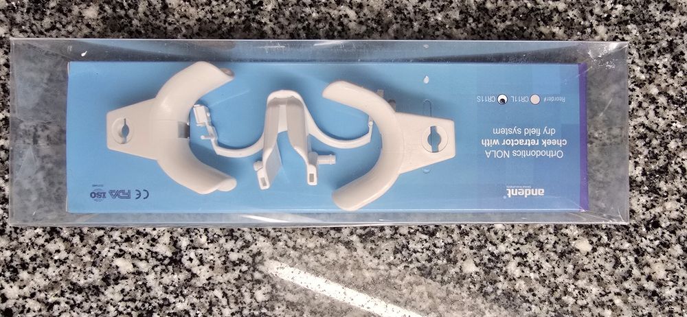 White Dental Retractor431241220945367041