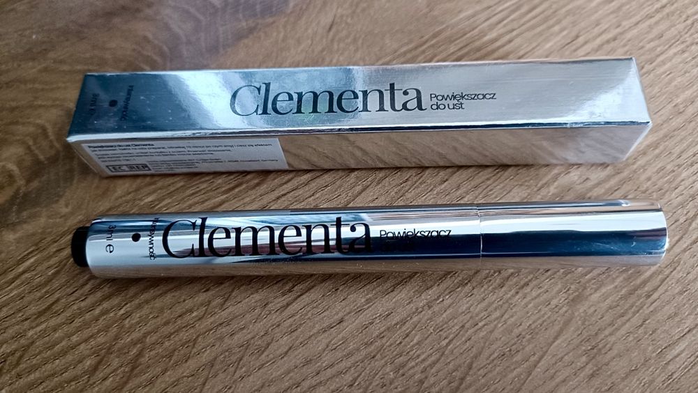 Powiększa z do ust Clementa