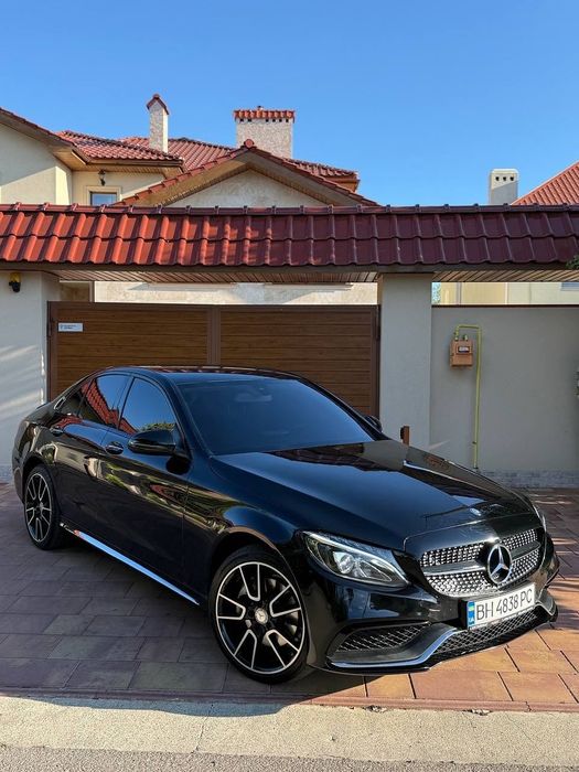 Продам Mercedes-Benz C300 4MATIC у відмінному стані.