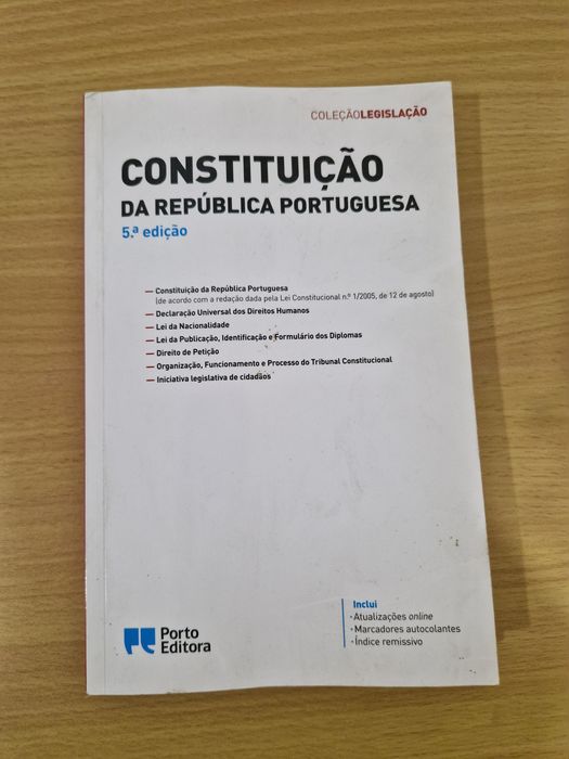 2 Livros código Civil e 2 livros da Constituição Portuguesa
