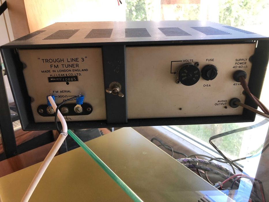 LEAK Trough Line FM 3 (tuner clássico)