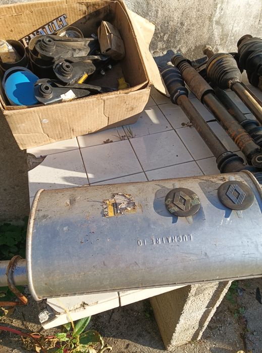 Peças do Renault 9...