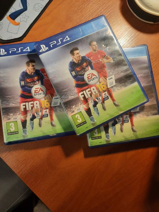 Gra Fifa 16 Ps4 3 sztuki.
