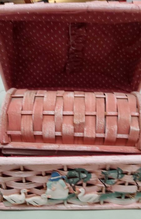 Caixas de arrumação em verga pintadas e forradas