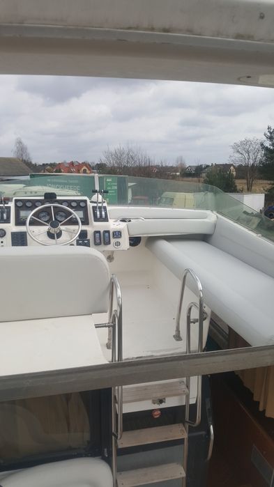 Jacht motorowy bayliner 3058 houseboat