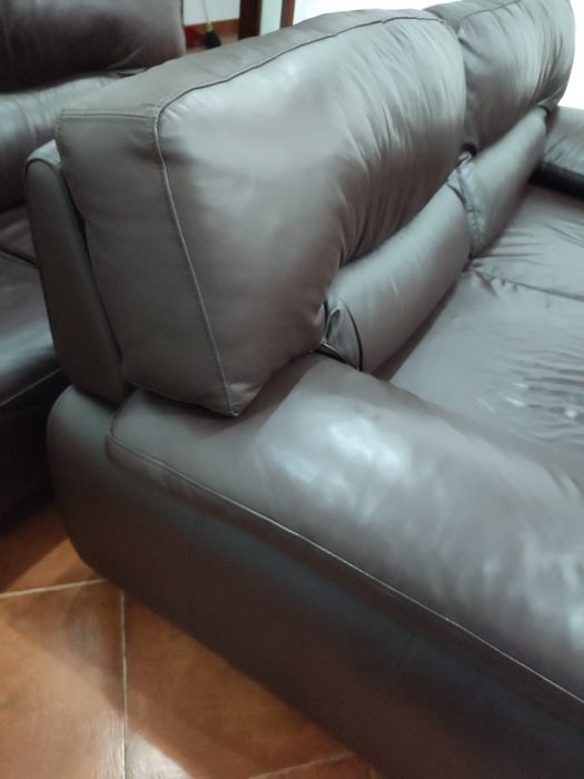 Sofás em pele castanhos - 2 e 3 lugares