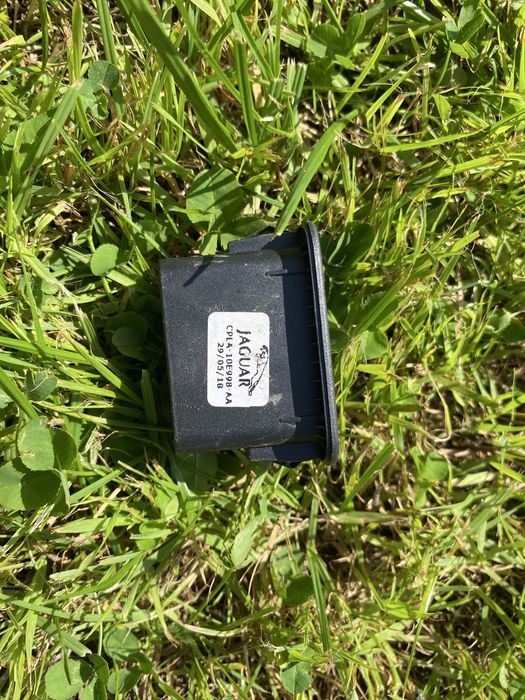 Кнопка відкиття закриття багажника Jaguar i pace