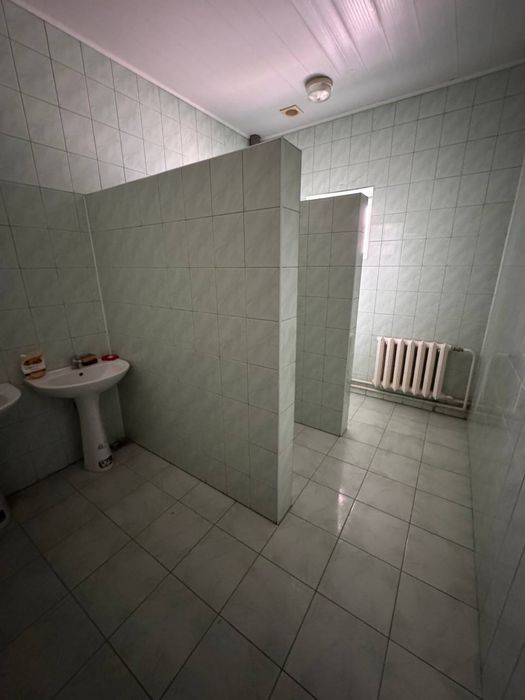 Здається в оренду просторе комерційне приміщення — 2-й поверх у ТРЦ “Веселка” (колишній магазин “Дружба”)