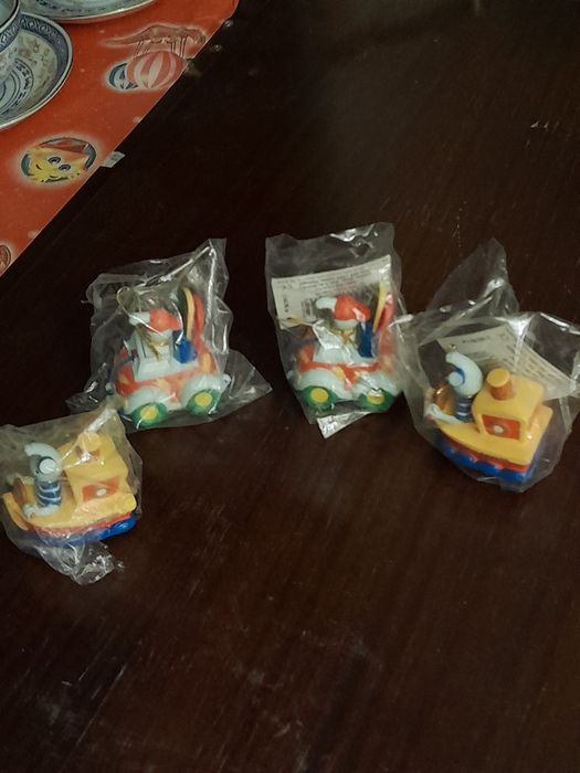 Miniature Figures of Gil from the Expo64585110479490120