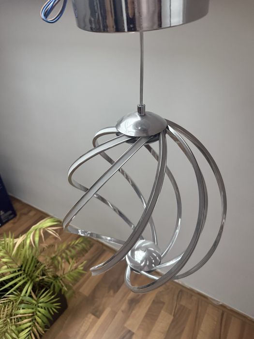 Lampa wiszaca srebrna