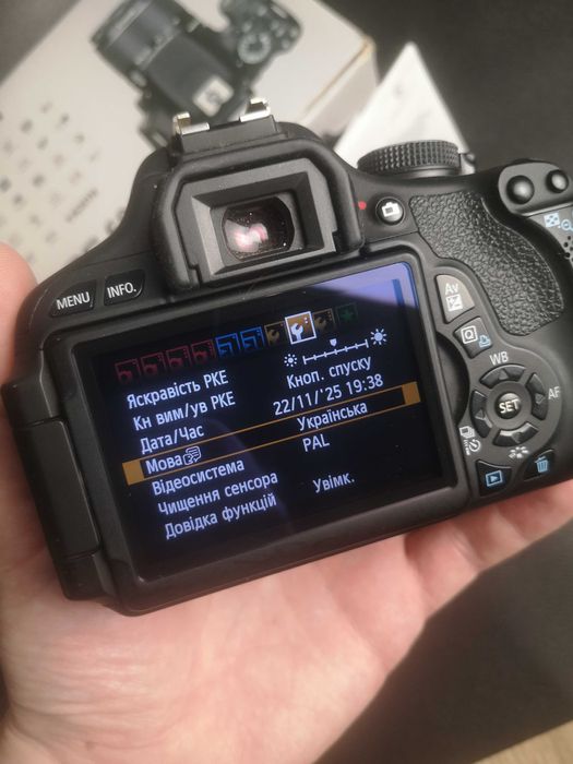 Фотоапарат Canon EOS 600D Kit 18-55 IS II