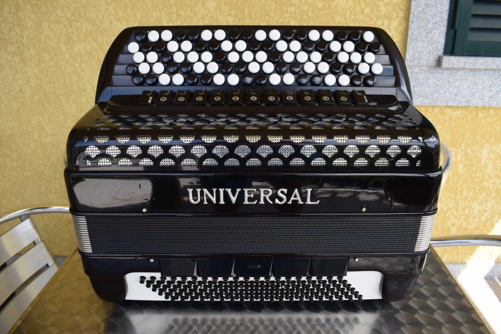 Acordeao Universal 4Voz. N 196