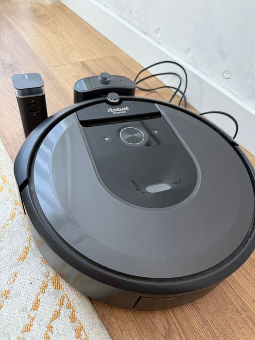 iRobot Roomba i7